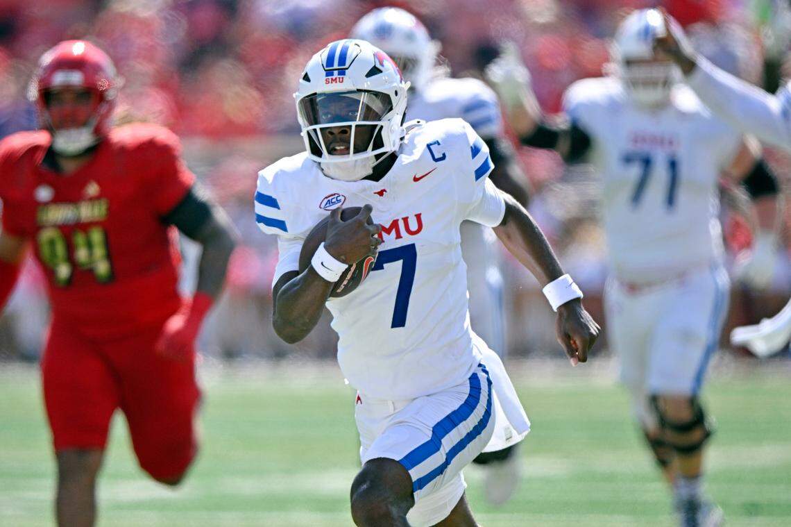 SMU quarterback Kevin Jennings (7)