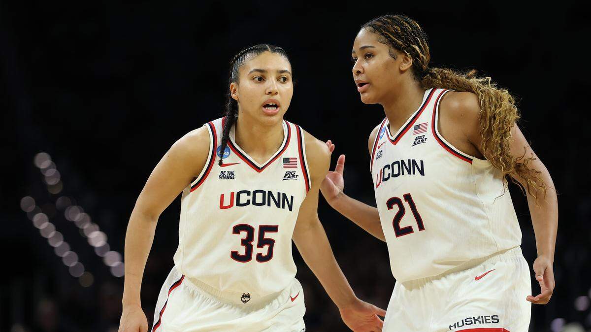 UConn women’s basketball’s Azzi Fudd (35) and Sarah Strong (21)