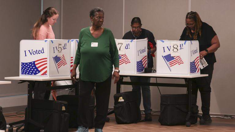Outrage over 2026 redistricting drives SC Democrats to first day of early vote