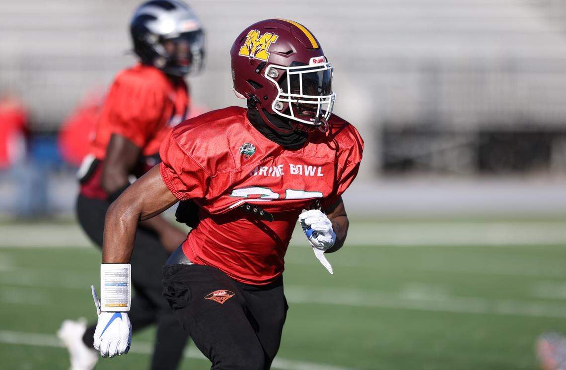 Quay’sheed Scott (35) practices for the Shrine Bowl at McCracken Middle School in Spartanburg on Monday, December 11, 2023.