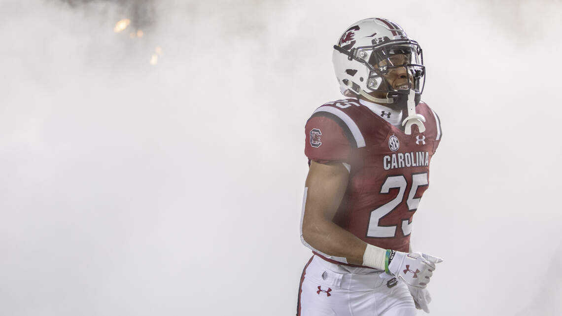 This former offensive starter is now working with South Carolina’s defense