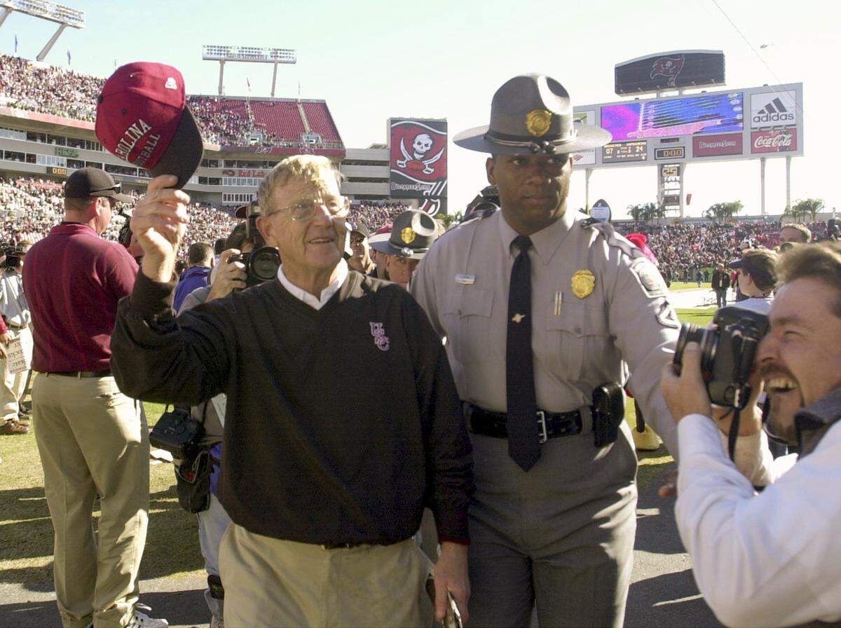 USC coach Lou Holtz waves to the crowd after coaching his gamecocks to a victory in the 2001 Outback Bowl at Raymond James Stadium in Tampa, Fla., on Jan. 1, 2001. USC beat Ohio State 24-7.  