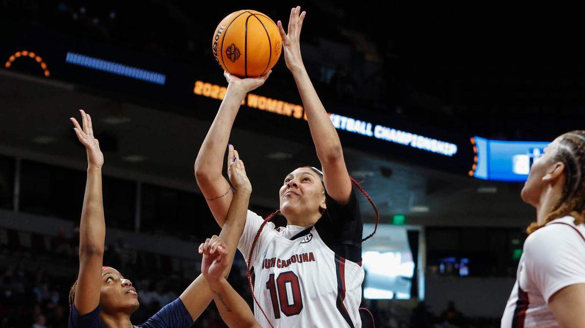 Dawn Staley says South Carolina’s Kamilla Cardoso has been dominant this offseason.