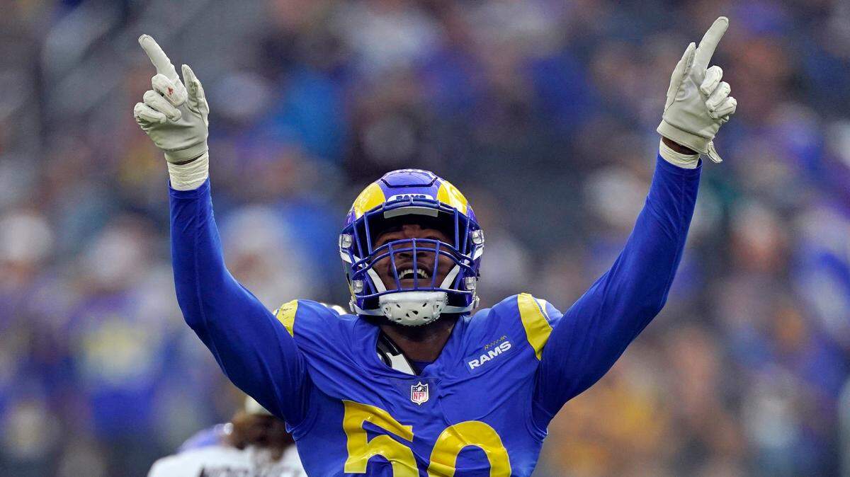 Los Angeles Rams inside linebacker Ernest Jones (50)