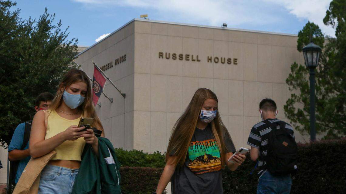 USC reverses course after SC’s top lawyer says college can’t require masks indoors