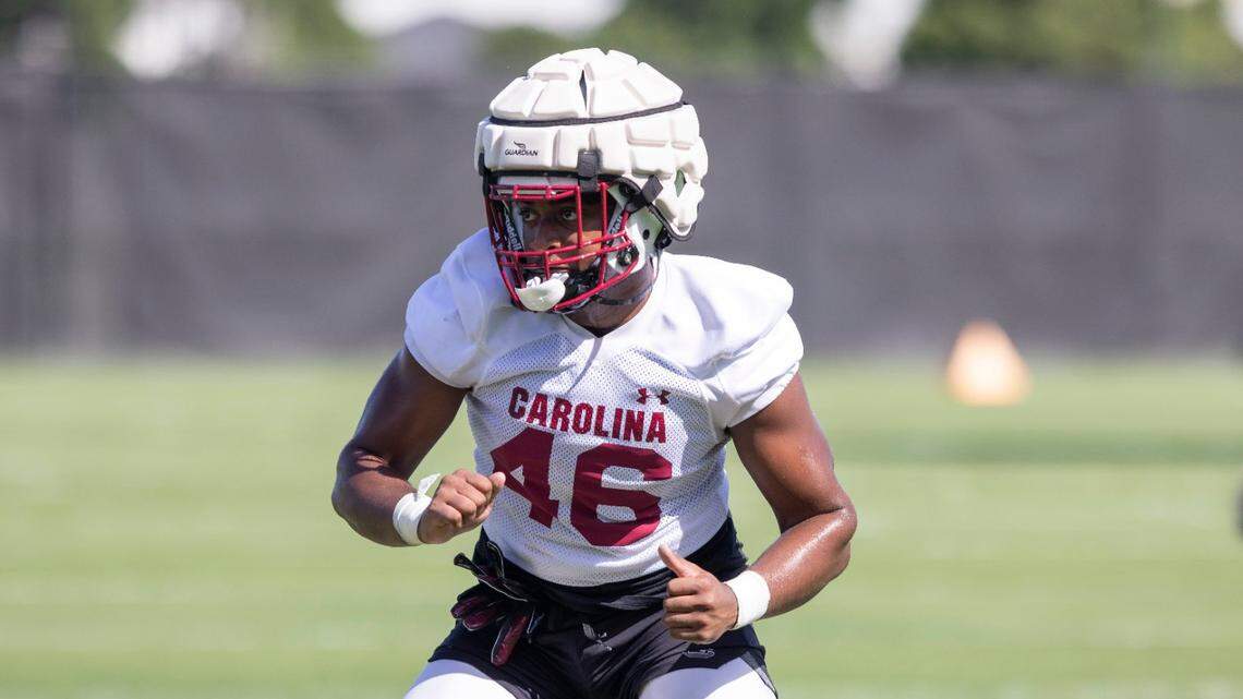 Bryan Thomas Jr. runs drills during the Gamecocks first day of practice on Friday, August 5, 2022.