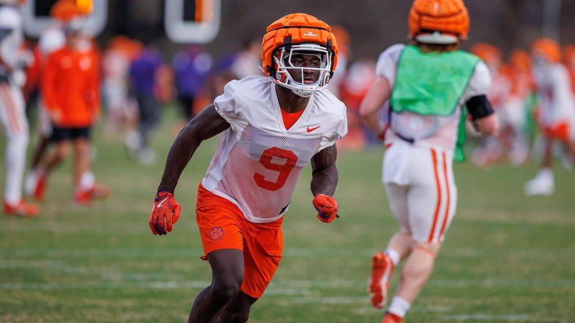 Clemson football 2025 RB signee Gideon Davidson during bowl practice on Dec. 17, 2024