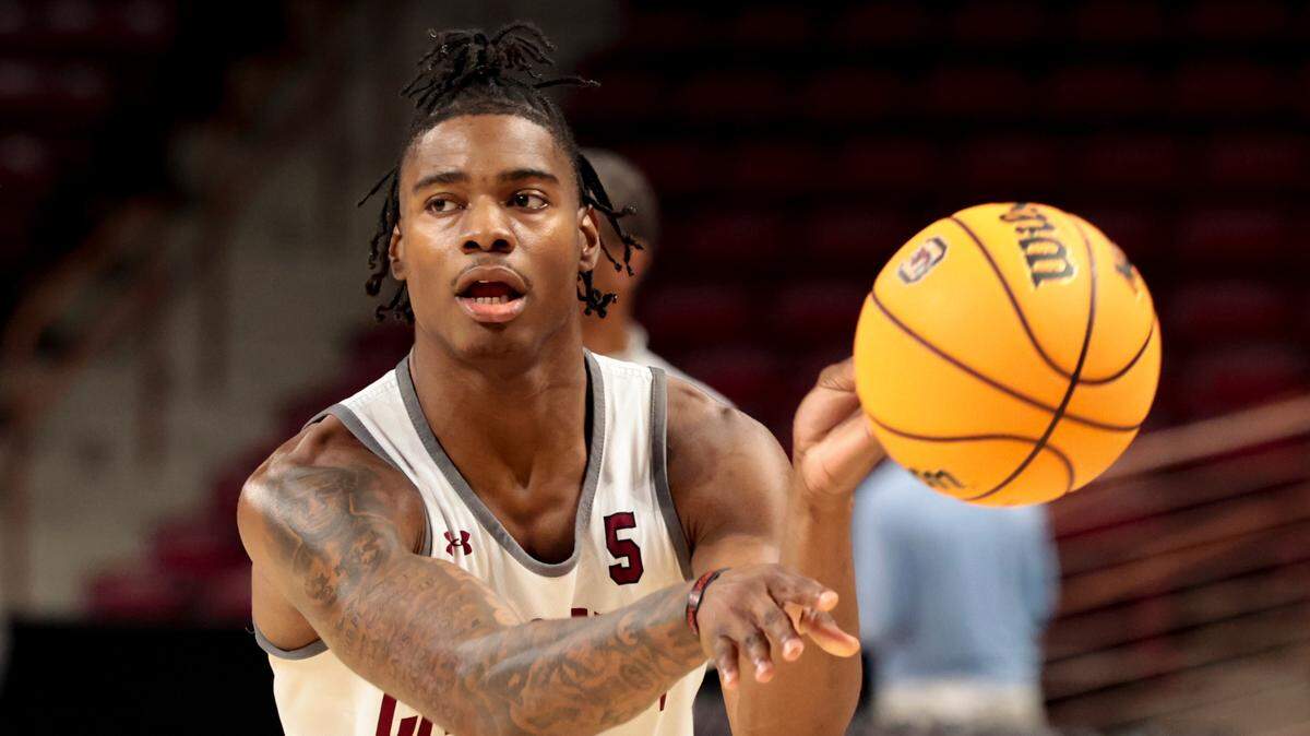 South Carolina’s Nick Pringle (5) practices in the Colonial Life Arena on Monday, Oct. 21, 2024.