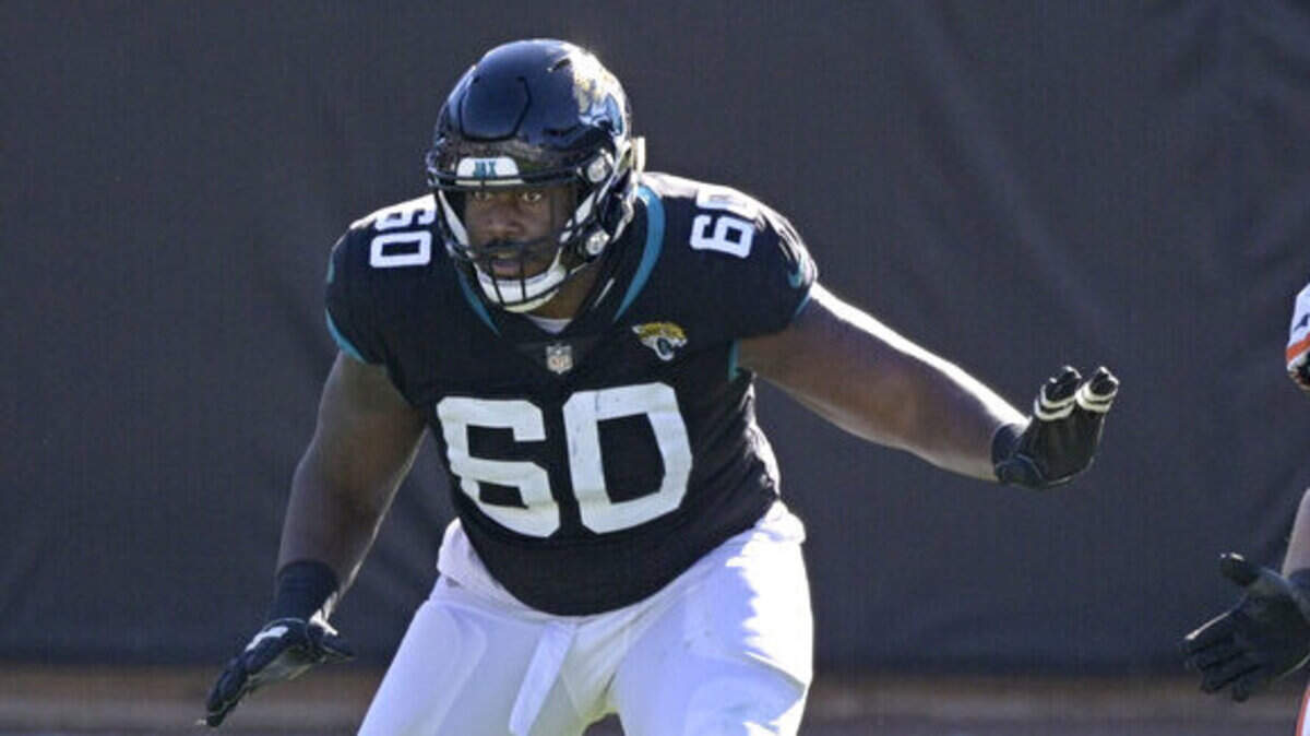 Jacksonville Jaguars guard A.J. Cann (60) sets up to block during the first half of an NFL football game against the Chicago Bears, Sunday, Dec. 27, 2020, in Jacksonville, Fla.