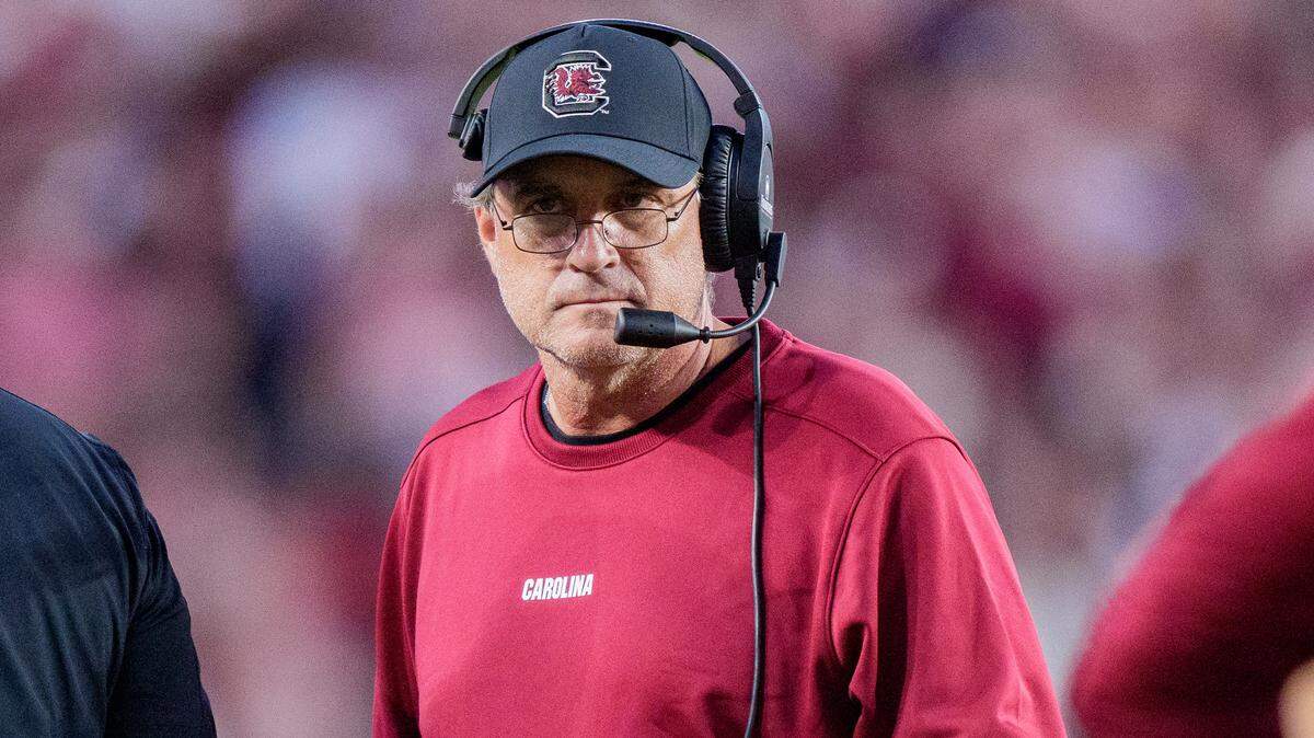 South Carolina Gamecocks offensive coordinator Mike Shula