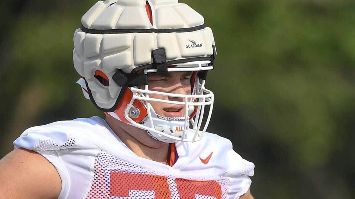 Clemson offensive lineman Trent Howard (75) in 2022