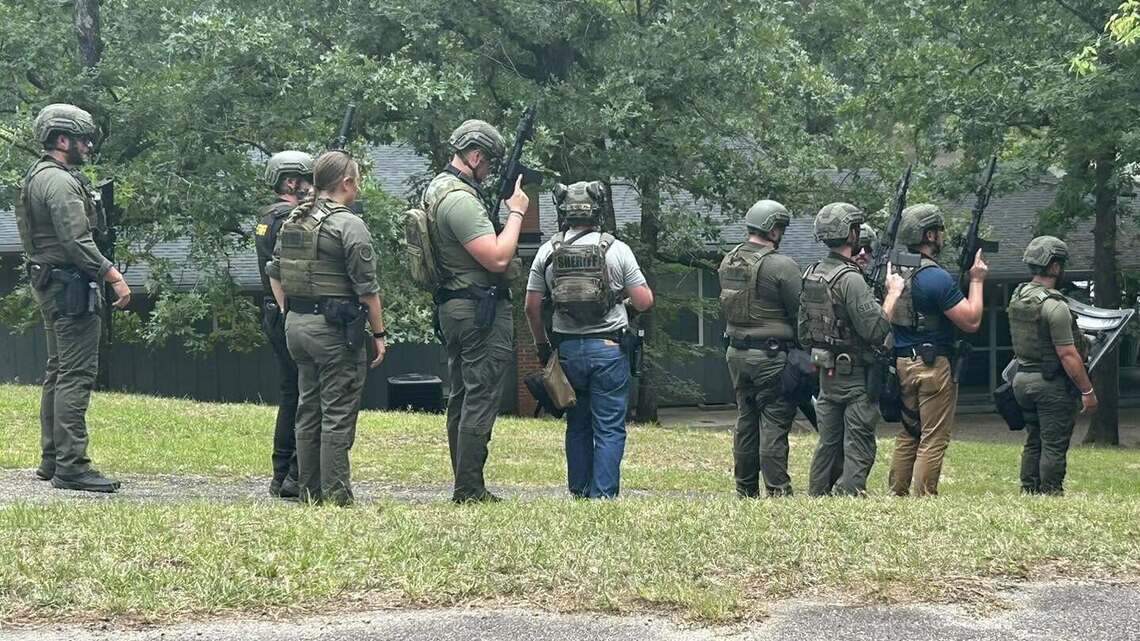 Man put gun to girlfriend’s head before long standoff, SC sheriff says