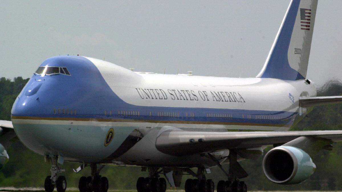Air Force One lands at Columbia Metropolitan  Airport with President George W. Bush on board in 2003.