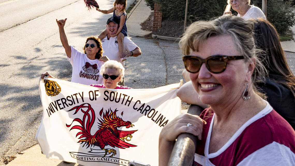 For nearly 50 years, one family has waved to USC’s buses. Shane Beamer noticed
