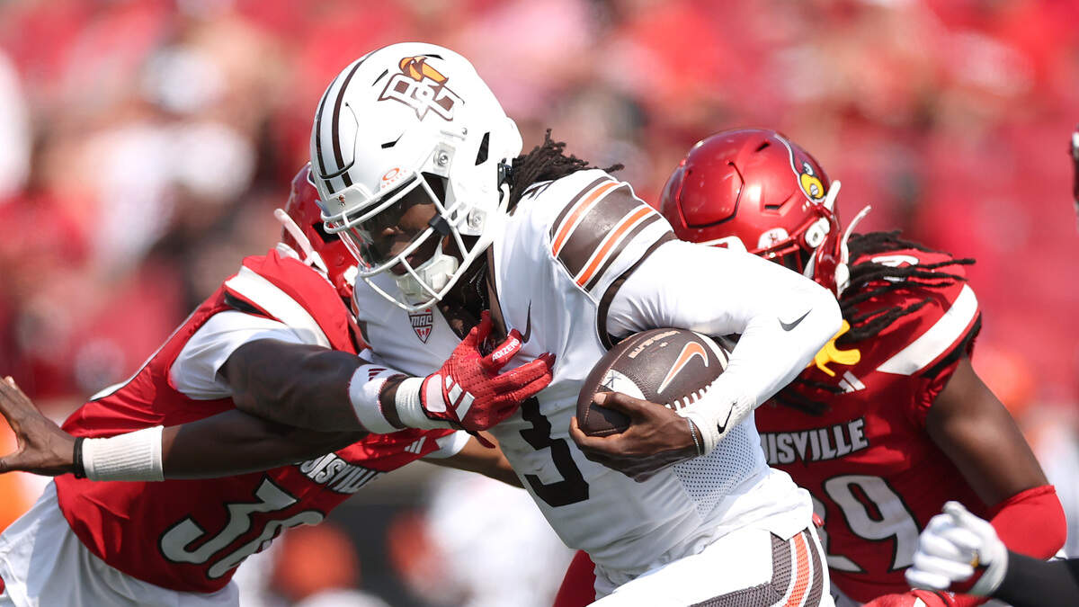 LOUISVILLE, KENTUCKY - SEPTEMBER 20: Lucian Anderson III #3 of the Bowling Green Falcons runs for a touchdown during the game against the  Louisville Cardinals at L&N Federal Credit Union Stadium Stadium on September 20, 2025 in Louisville, Kentucky.  (Photo by Andy Lyons/Getty Images)