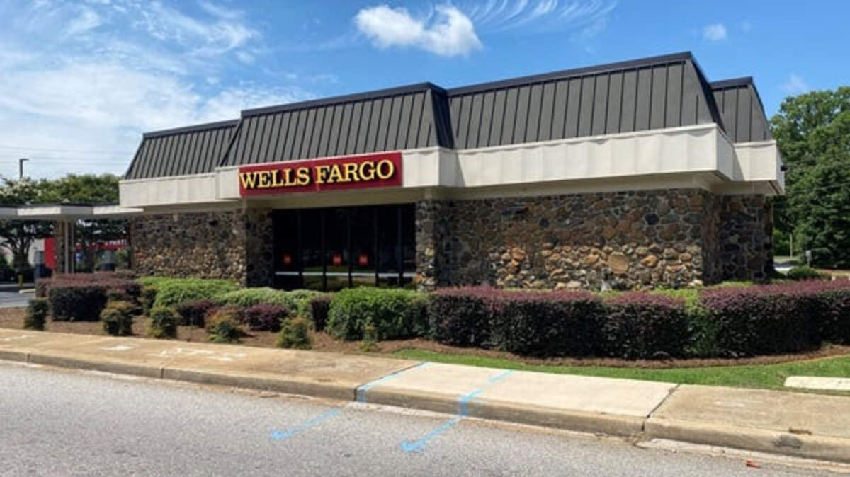 Murphy Oil Corporation has leased the property at 6119 St. Andrews Road in the Irmo area. The property used to be home to a Wells Fargo bank branch.