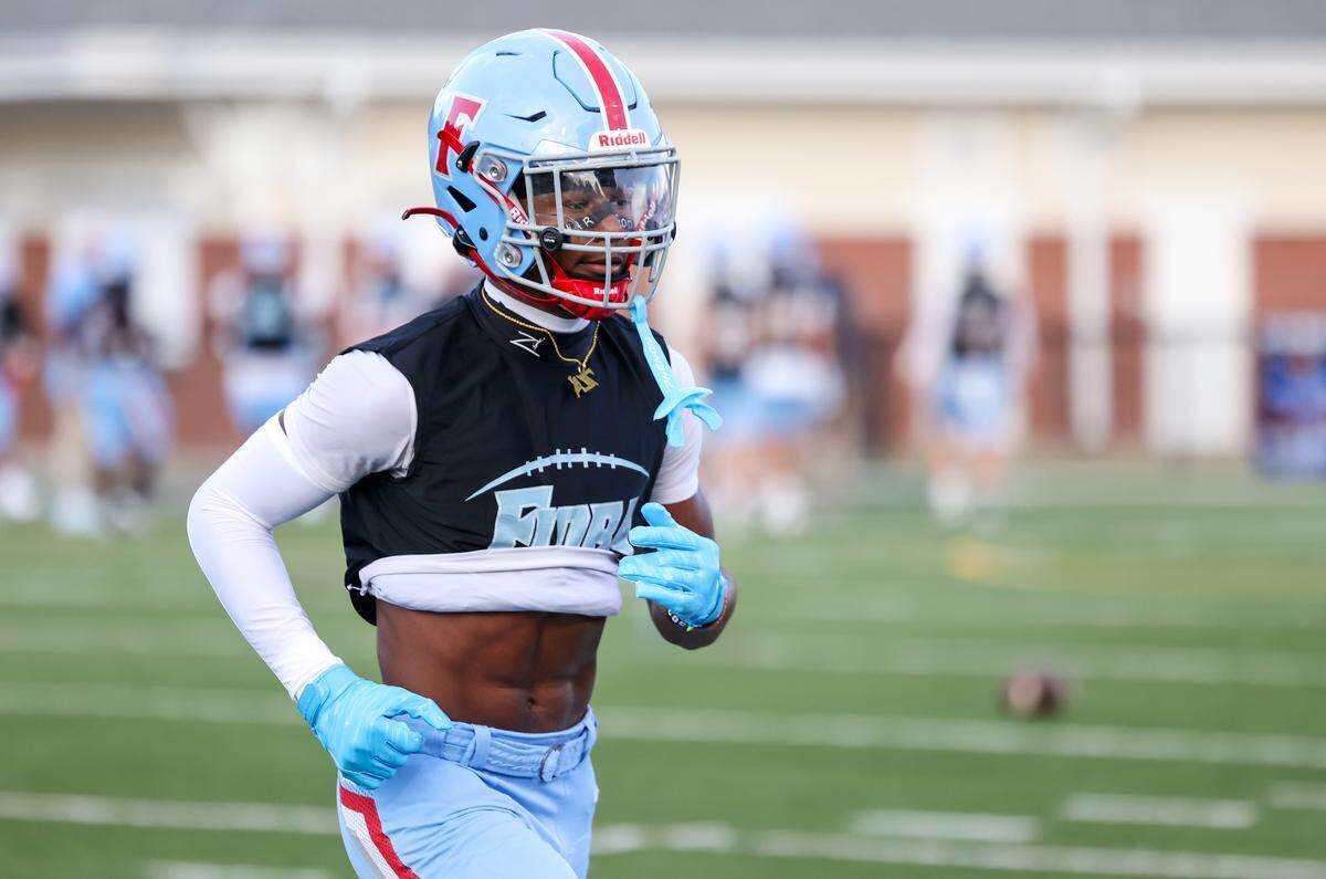 Azel Banag (1) of AC Flora warms up before AC Flora’s game against South Pointe at Memorial Stadium on Friday, September 19, 2025.