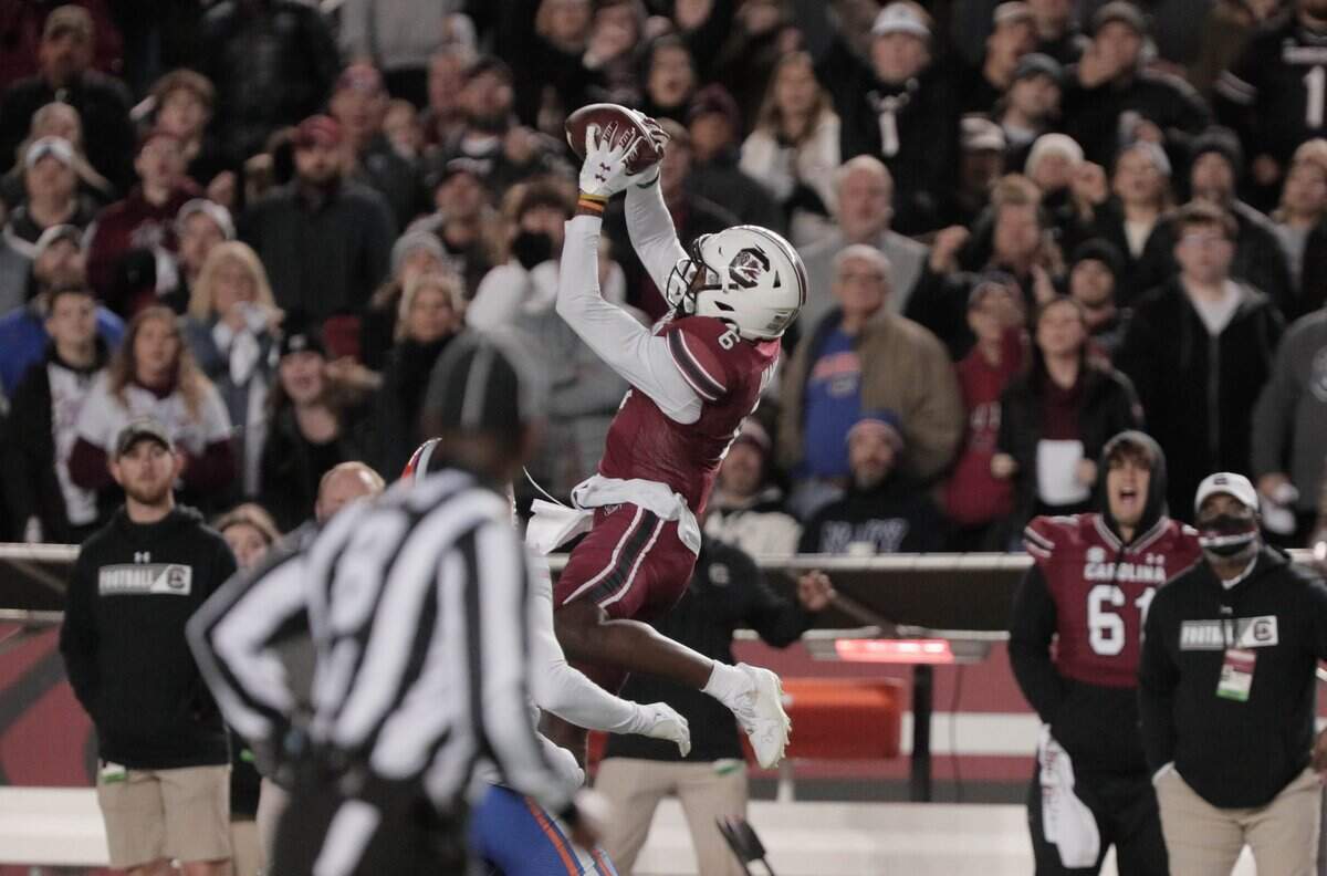 South Carolina’s Josh Vann (6) pulls in a pass as the Gamecocks take on Florida on Saturday, Nov, 6, 2021 at Williams-Brice Stadium.