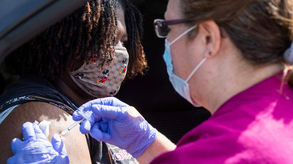 Promote vaccines or oppose Biden’s vaccination efforts? SC governor can’t have it both ways