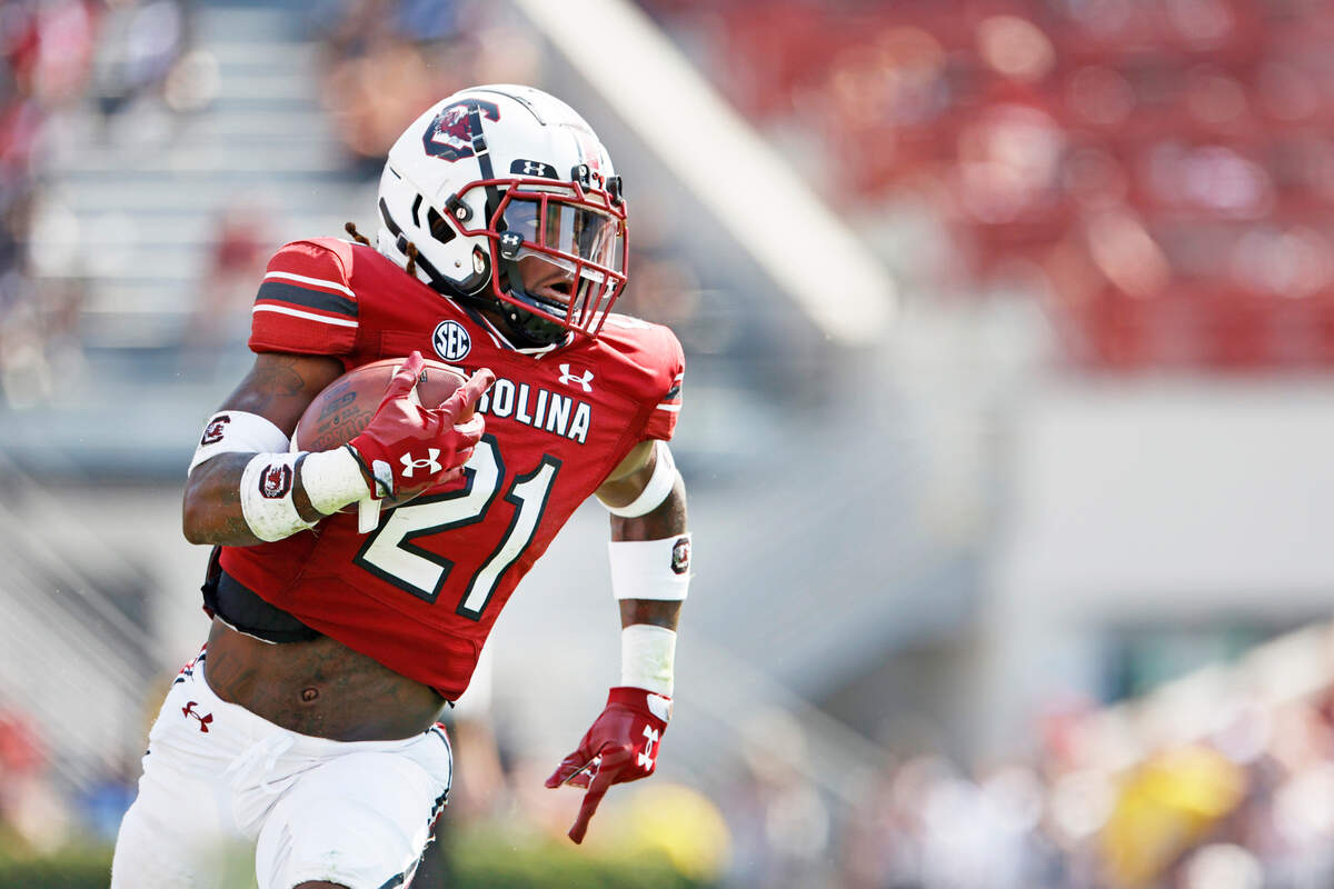 South Carolina Gamecocks running back Juju McDowell (21) plays Georgia at Williams-Brice Stadium on Saturday, September 17, 2022.