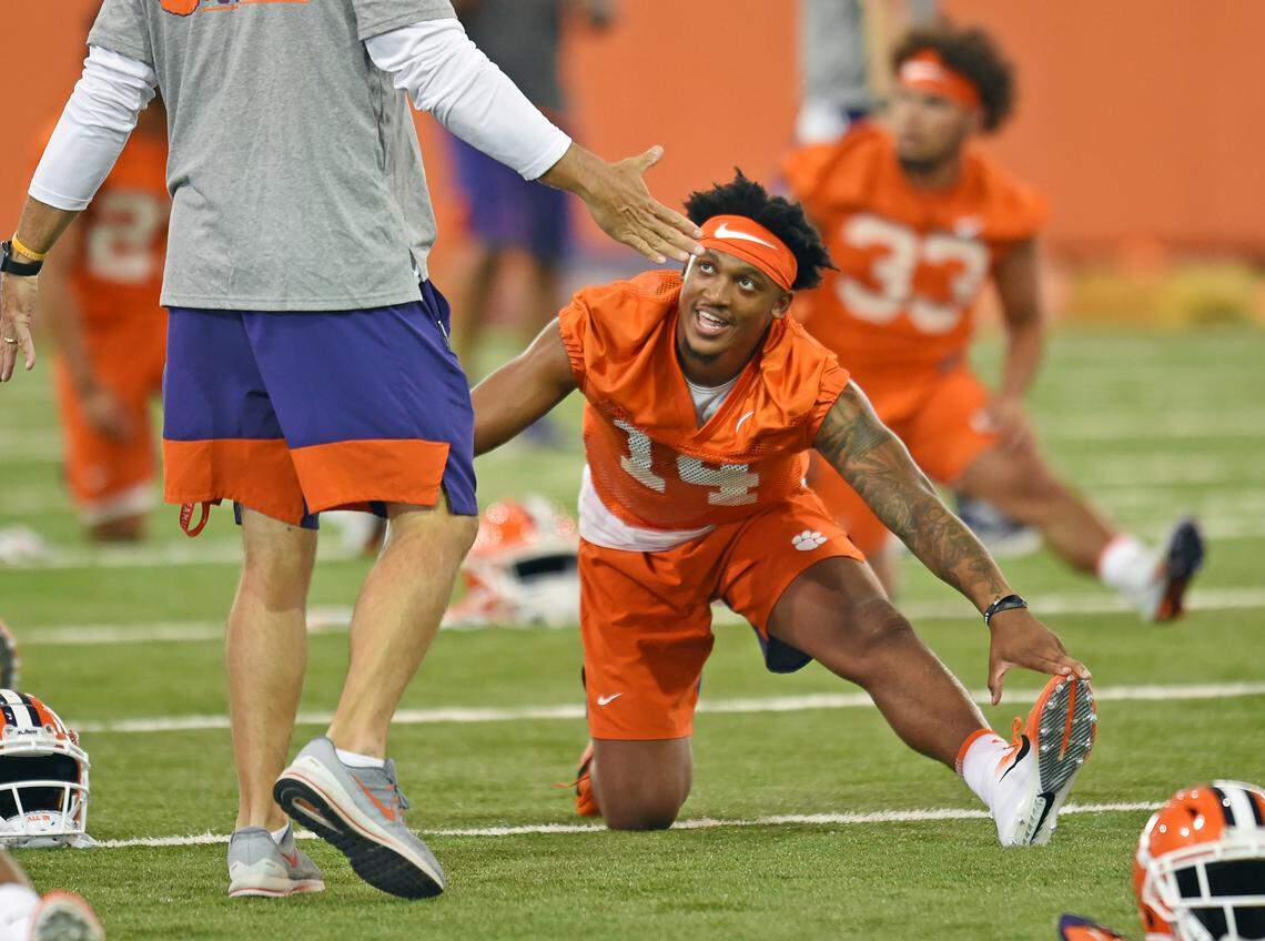 After college, Diondre Overton played wide receiver for various minor-league pro football teams including the Philadephia Stars (USFL) and Memphis Showboats (UFL).