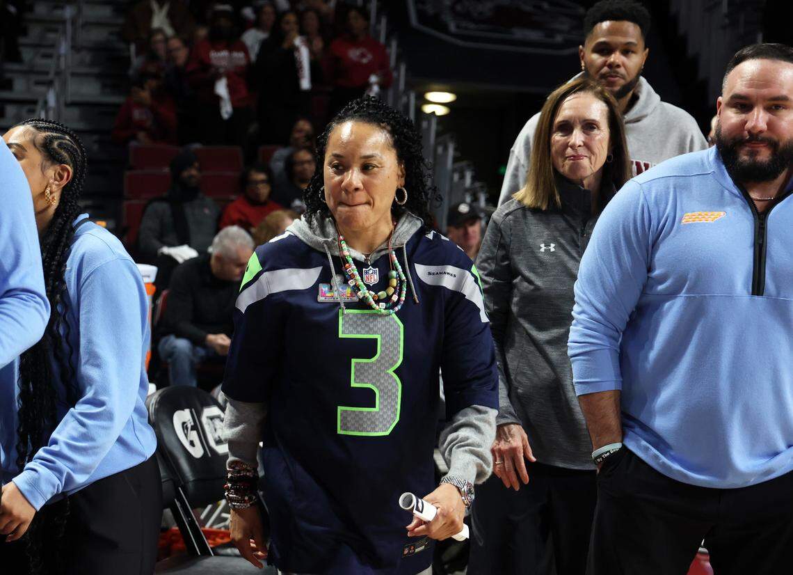 Look: Dawn Staley wearing Nick Emmanwori jersey on Super Bowl Sunday