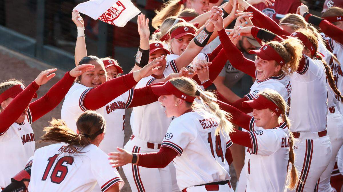 South Carolina celebrates South Carolina infielder Arianna Rodi (16) scoring against Clemson at Carolina Softball Stadium on Tuesday, March 25, 2025.