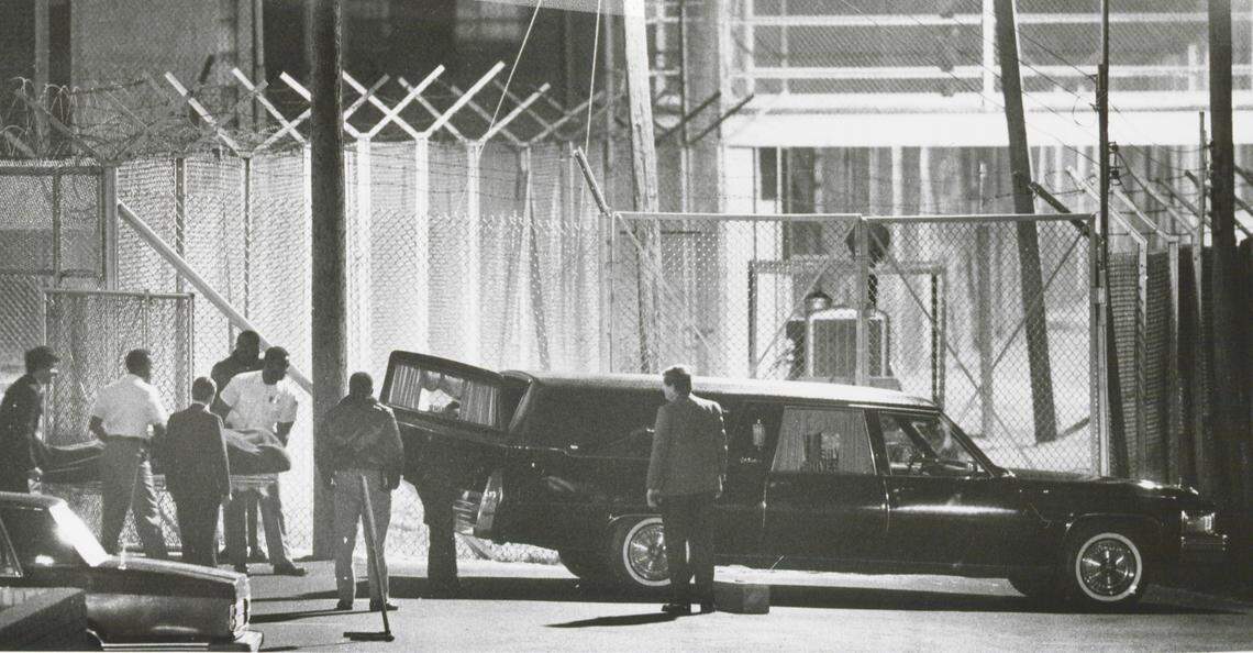 Attendants placed the body of Joseph Carl Shaw in a hearse after he was executed in 1985.