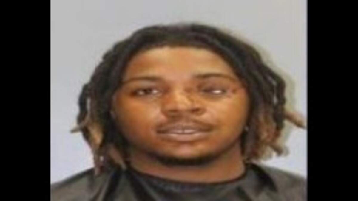 Gi’Vino Bookert is charged with Possession of a Stolen Vehicle, Hit and Run with Property Damage, Failure to Stop for Blue Lights and Driving without a License.