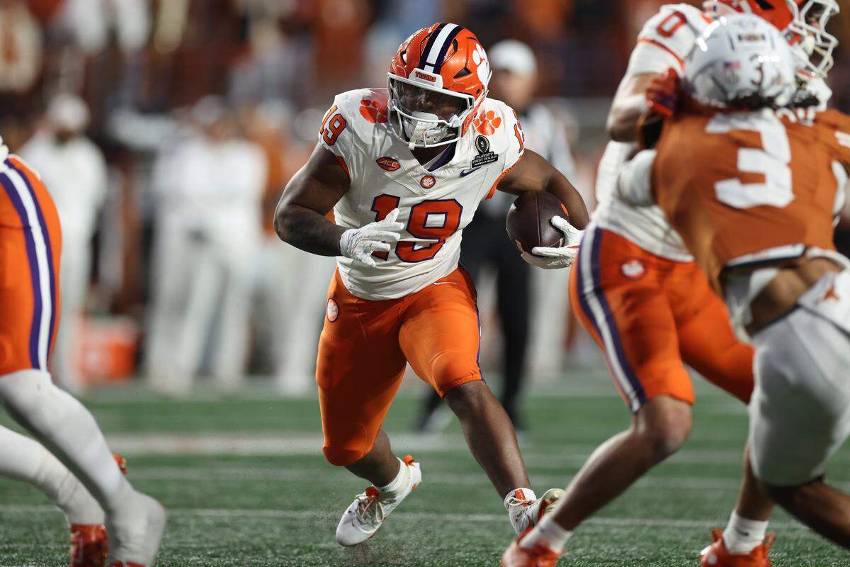 Clemson running back Keith Adams Jr. (19)