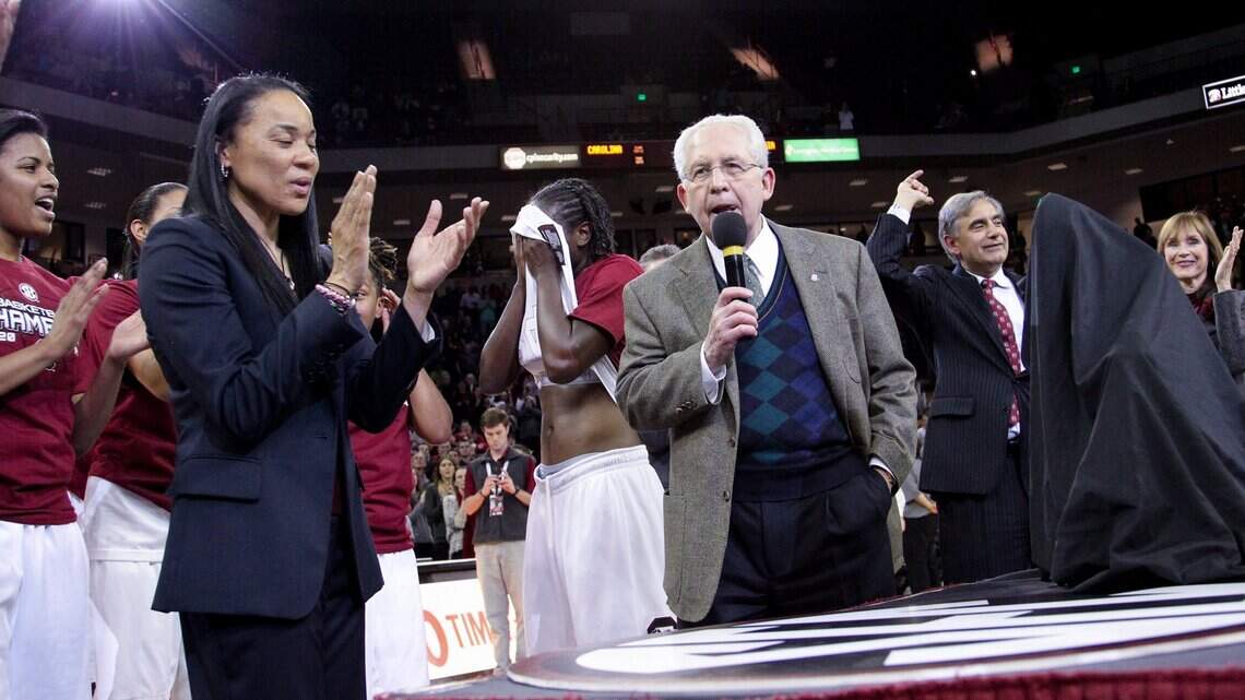 Gamecocks react to passing of SEC legend