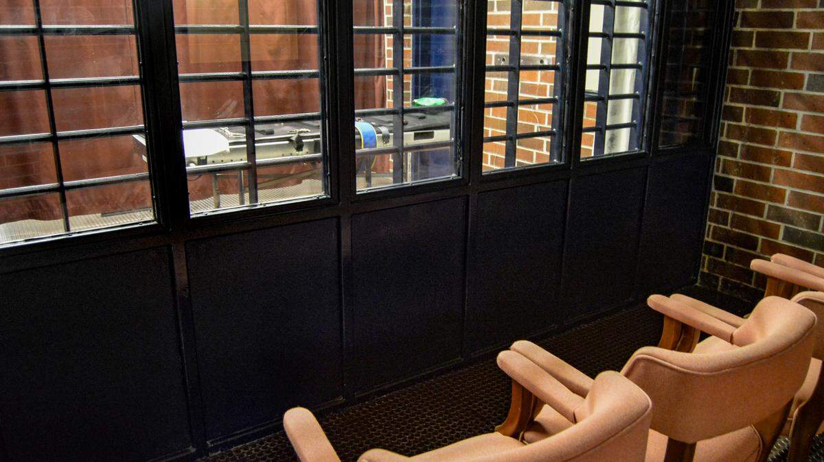 South Carolina Department of Corrections witness room viewing the death chamber.