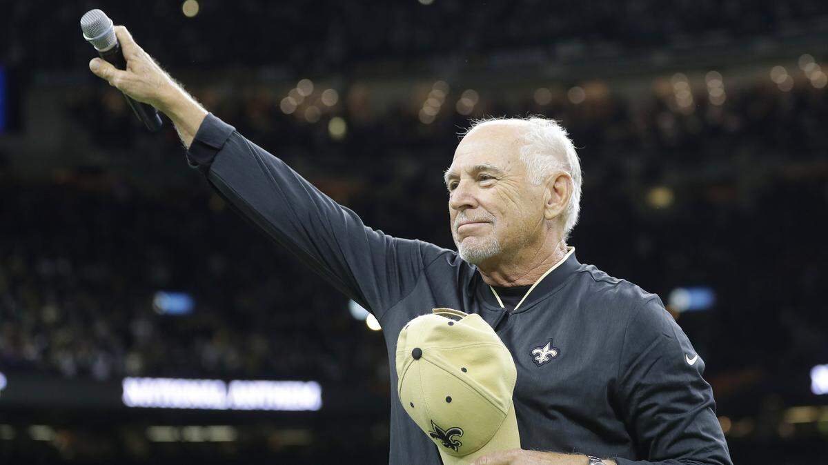 Jimmy Buffet sings the national anthem before the NFL football NFC championship game between the New Orleans Saints and the Los Angeles Rams.