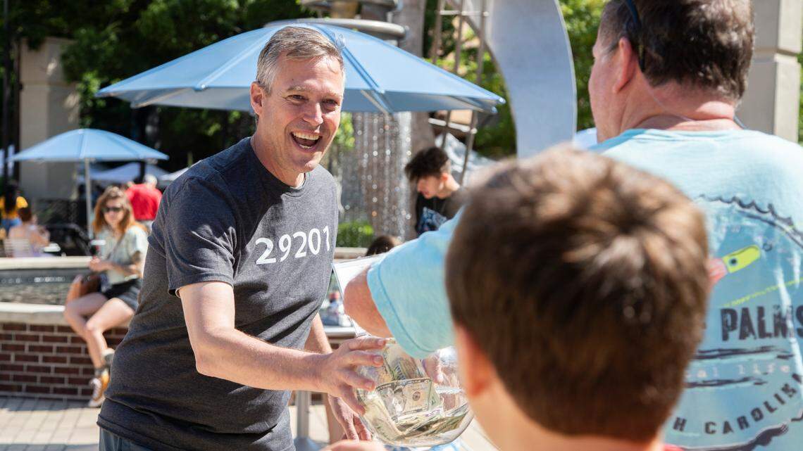 Columbia mayor Daniel Rickenmann raises money for charity with three other Midlands mayors at The Final Table’s Food and Fun Outdoor Expo in downtown Columbia on Saturday, April 30, 2022.