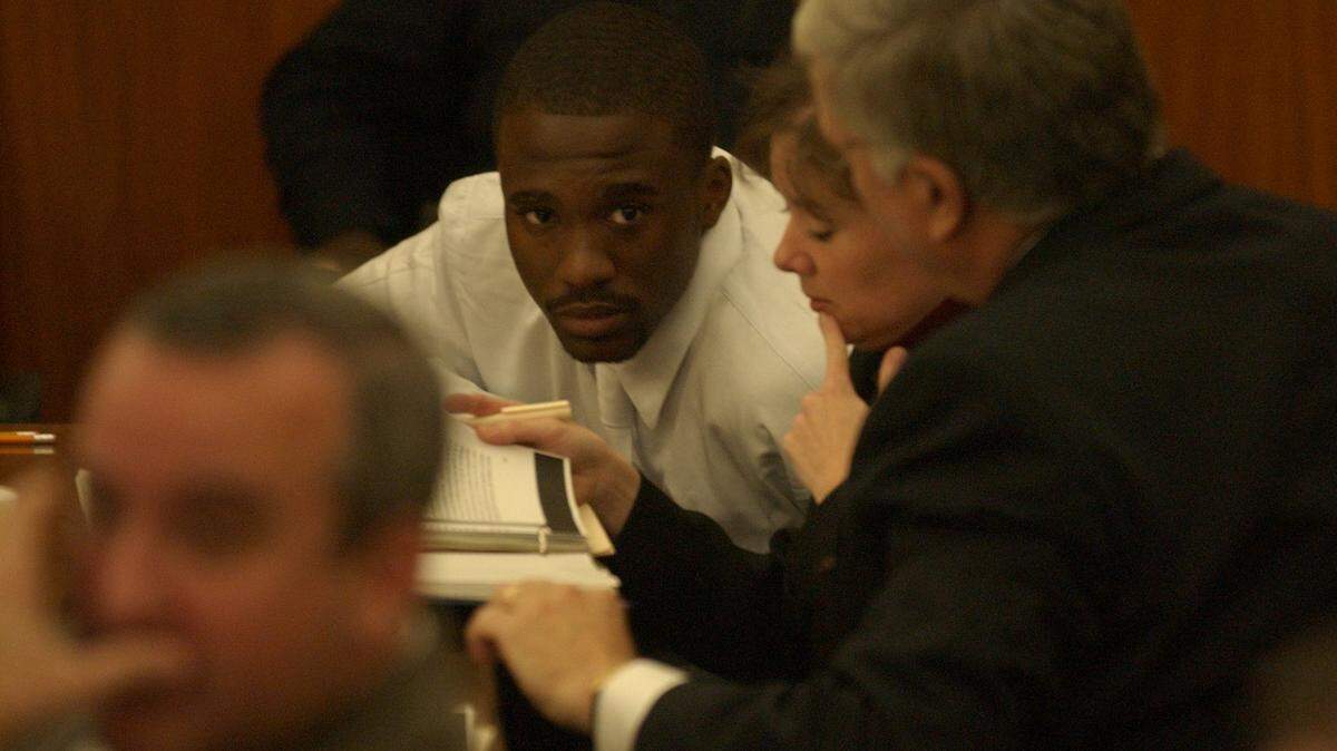 Jeroid Price confers with attorneys, who is accused of allegedly killing Carl Smalls in a Garners Ferry Road night club last December. Erik Campos/The State
