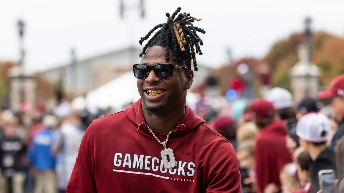South Carolina Gamecocks tight end Jaheim Bell (0) is greeted by fans at Williams-Brice Stadium in Columbia, SC on Saturday, Oct. 29, 2022.