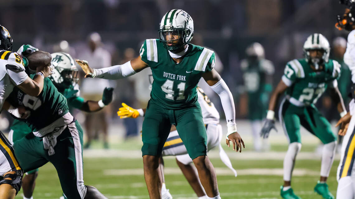 In-state recruit with Gamecocks ties commits to Big Ten school over USC