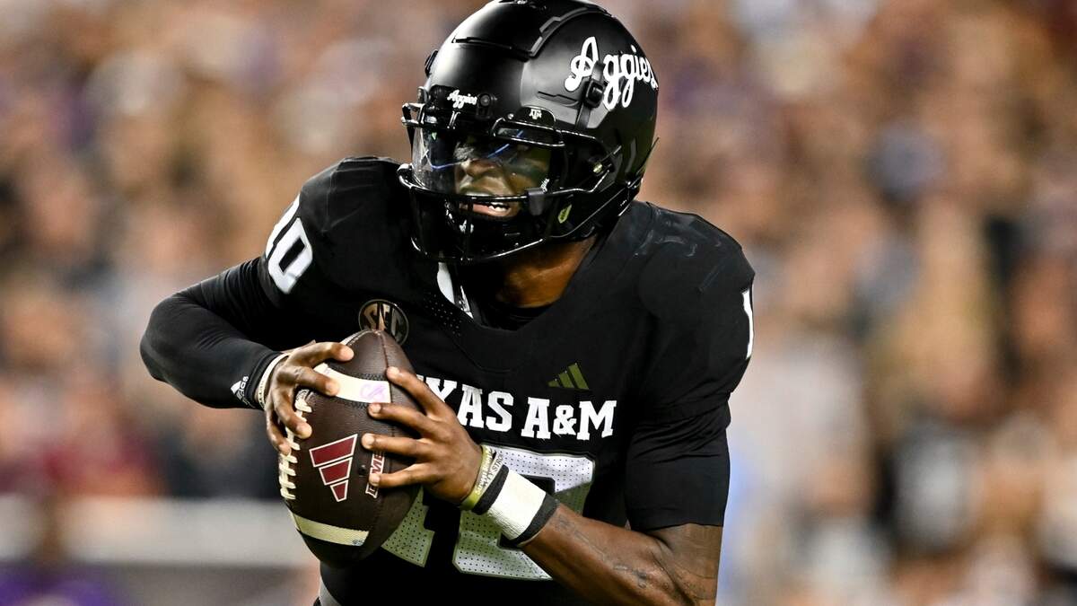 Texas A&M Aggies quarterback Marcel Reed (10)