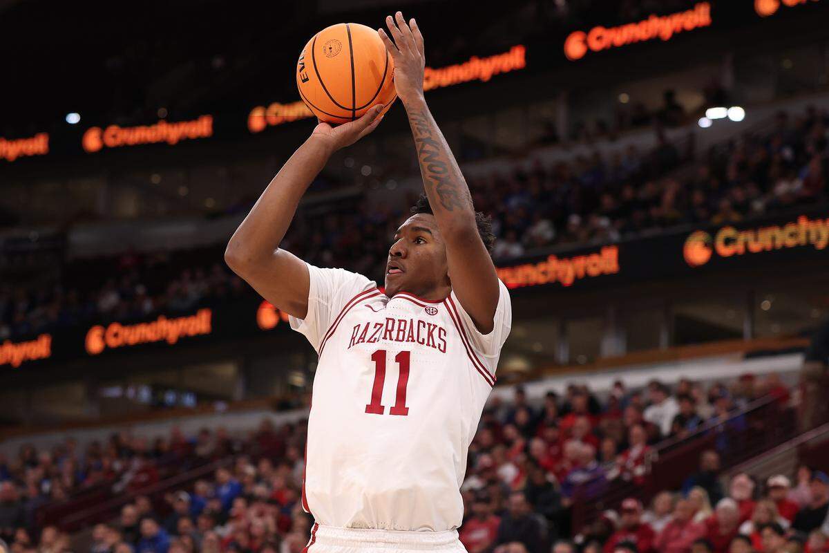 Karter Knox #11 of the Arkansas Razorbacks