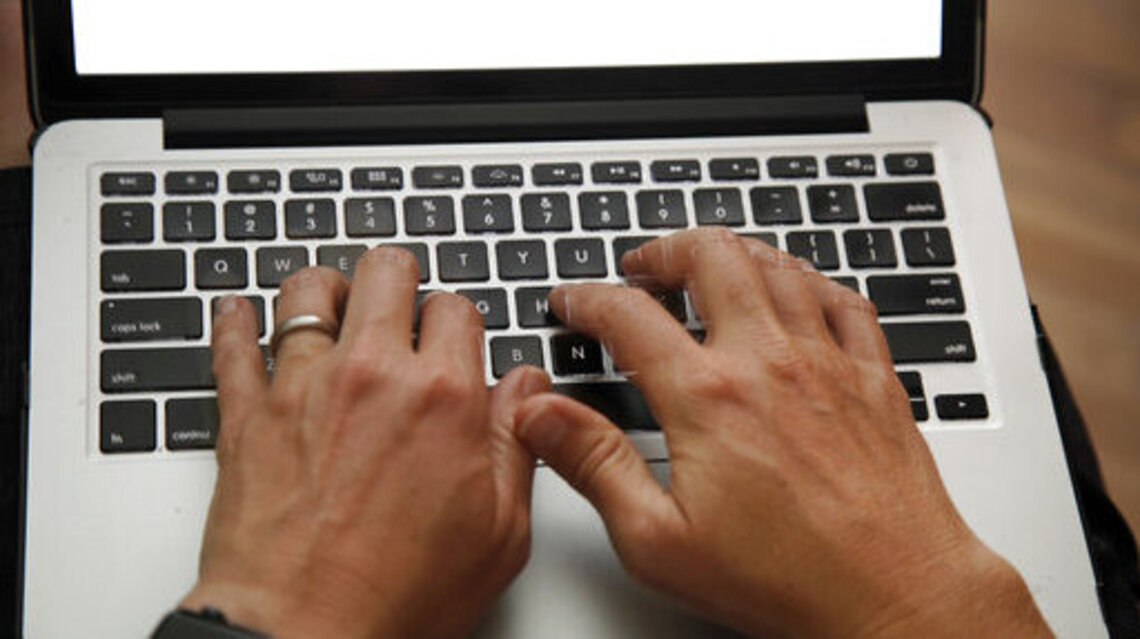 FCC offering discounts on broadband connection and computers. Here’s how to sign up