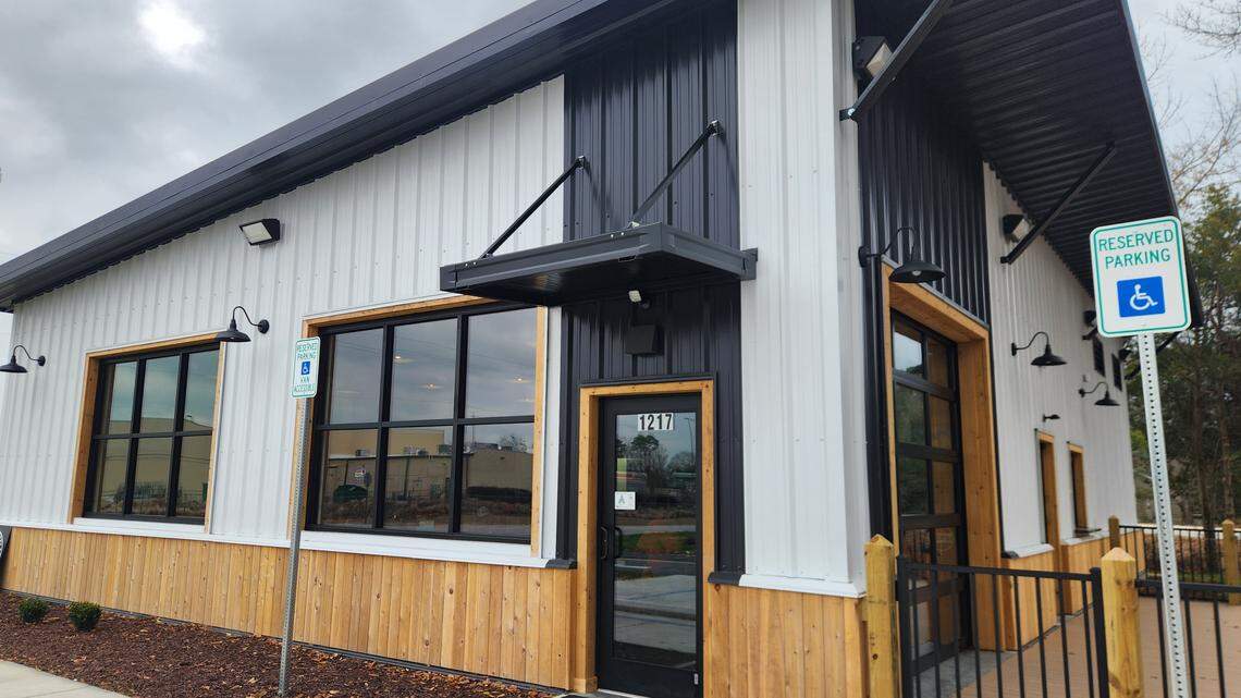 Tony’s Pizza Palace recently moved to a new location in Elgin. It’s at 1217 Rose St.