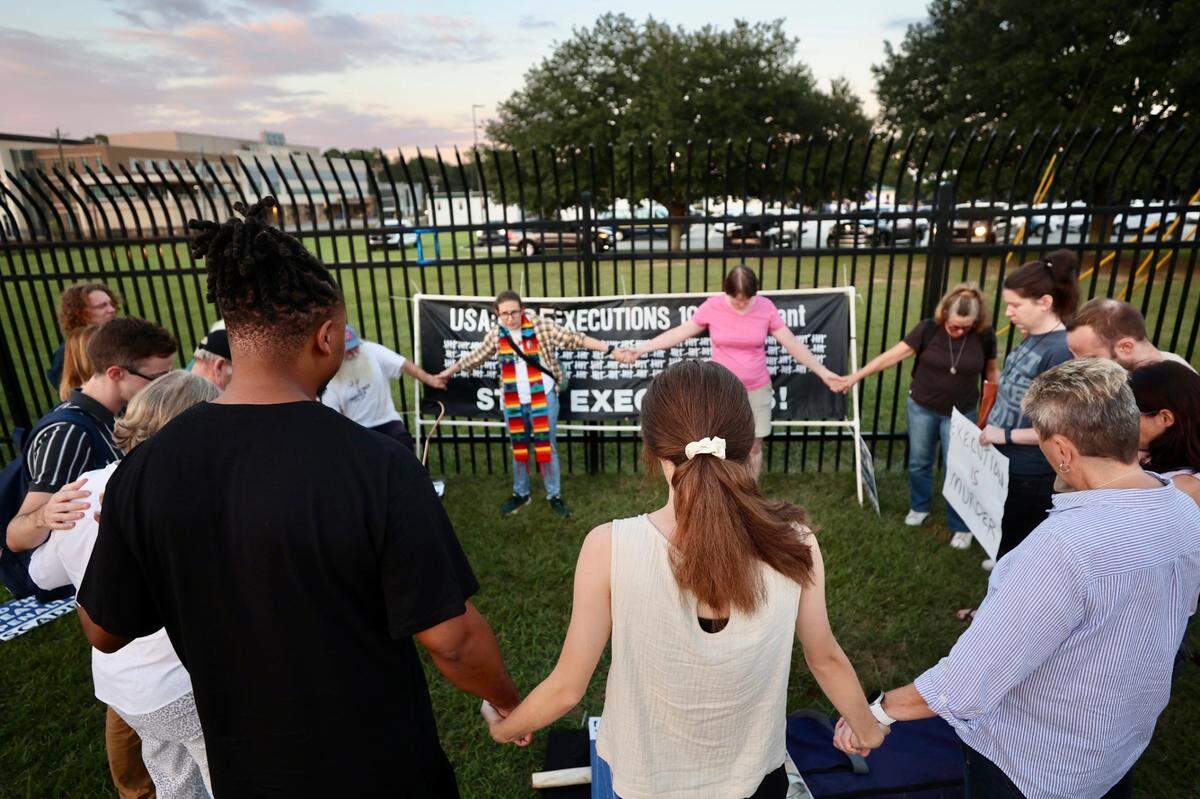 After the execution of Freddie Owens a group prays together outside Broad River Correctional Institution on Friday Sept. 20, 2024. The event was organized by South Carolinians for Alternatives to the Death Penalty.