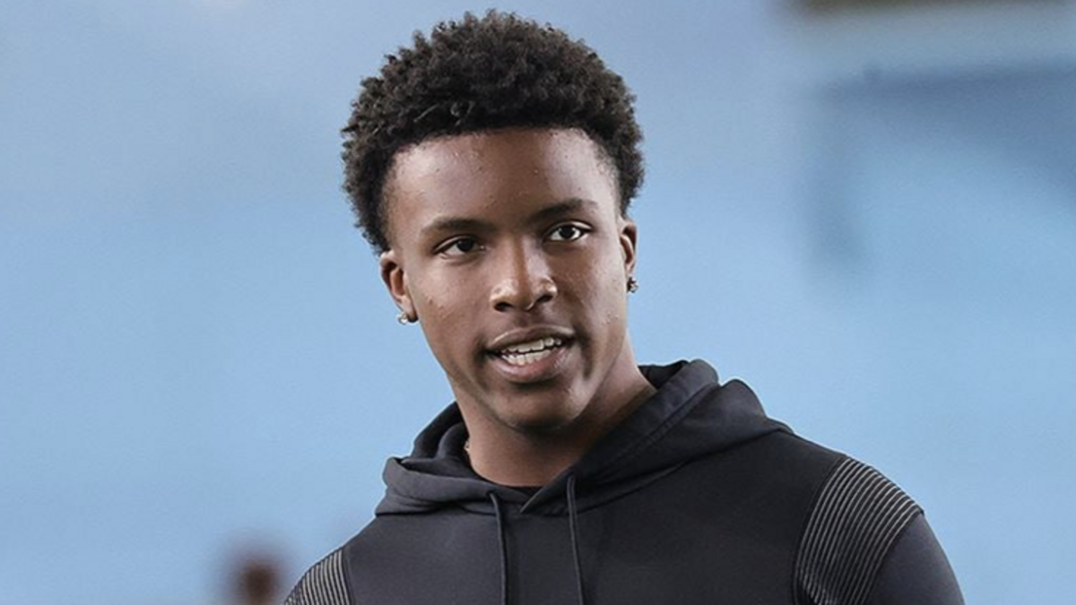 South Carolina landed a commitment from four-star edge rusher Desmond Umeozulu (Maryland) over Ohio State, Pittsburgh and North Carolina.