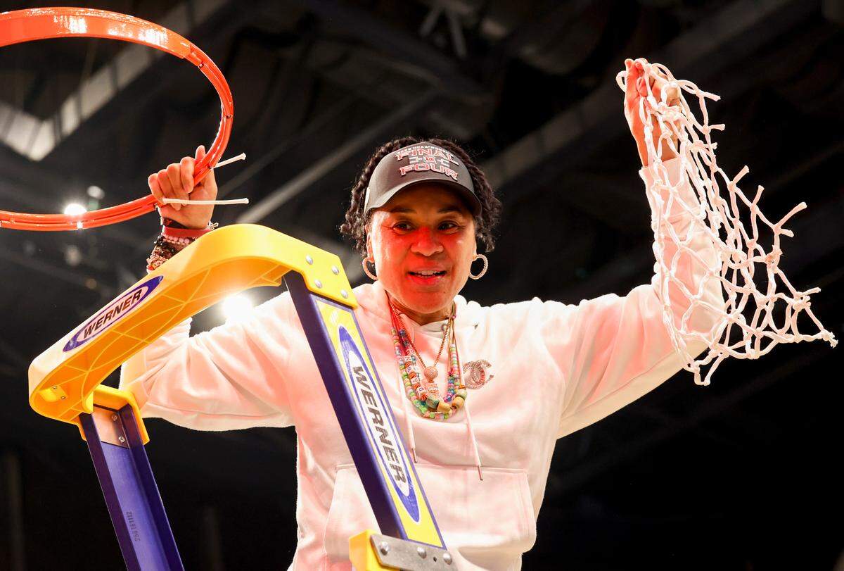 South Carolina head coach Dawn Staley