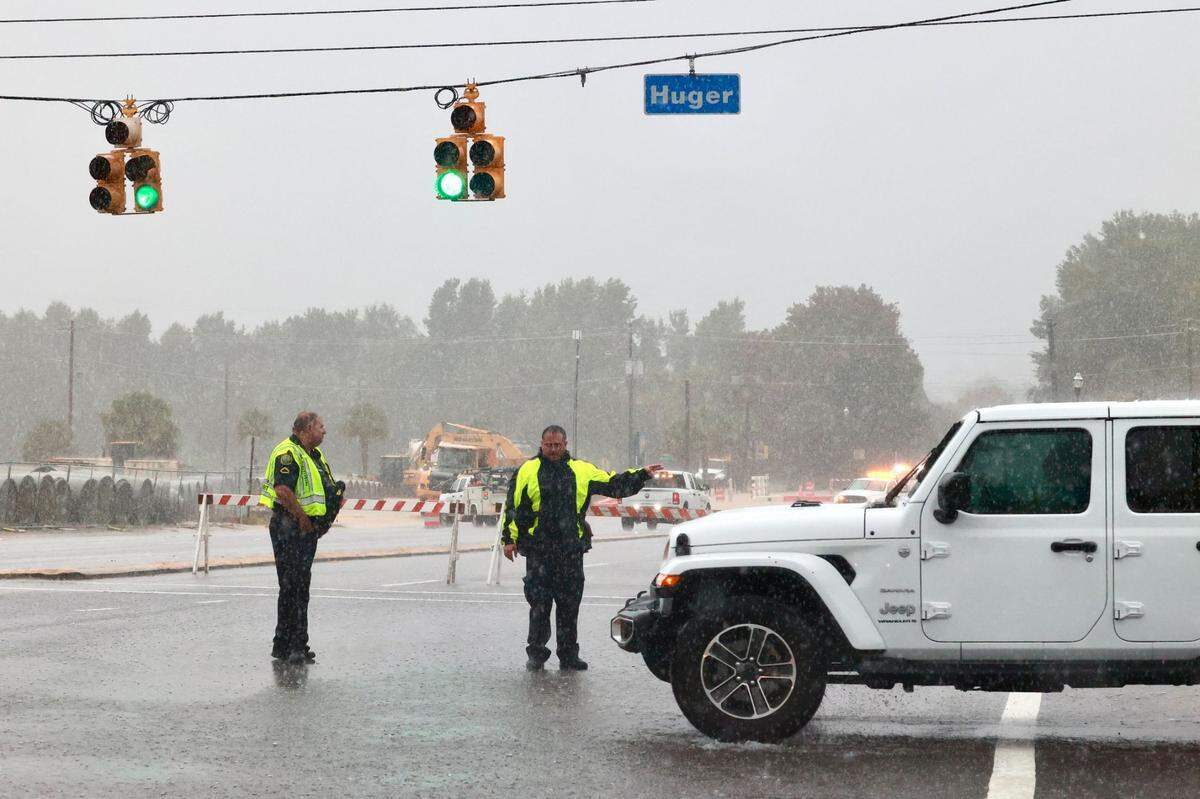 Columbia police direct traffic around flooding along Blossom Street on Sept. 26, 2024.