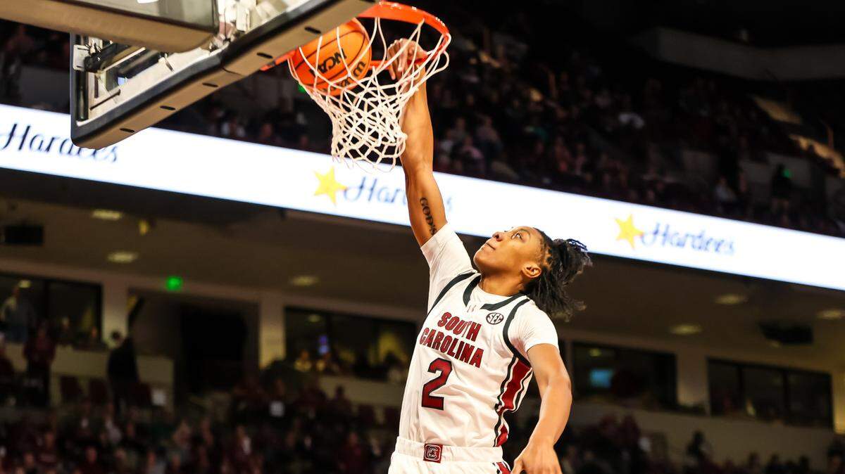 South Carolina Gamecocks forward Ashlyn Watkins (2) dunks against the Kentucky Wildcats in the first half at Colonial Life Arena.