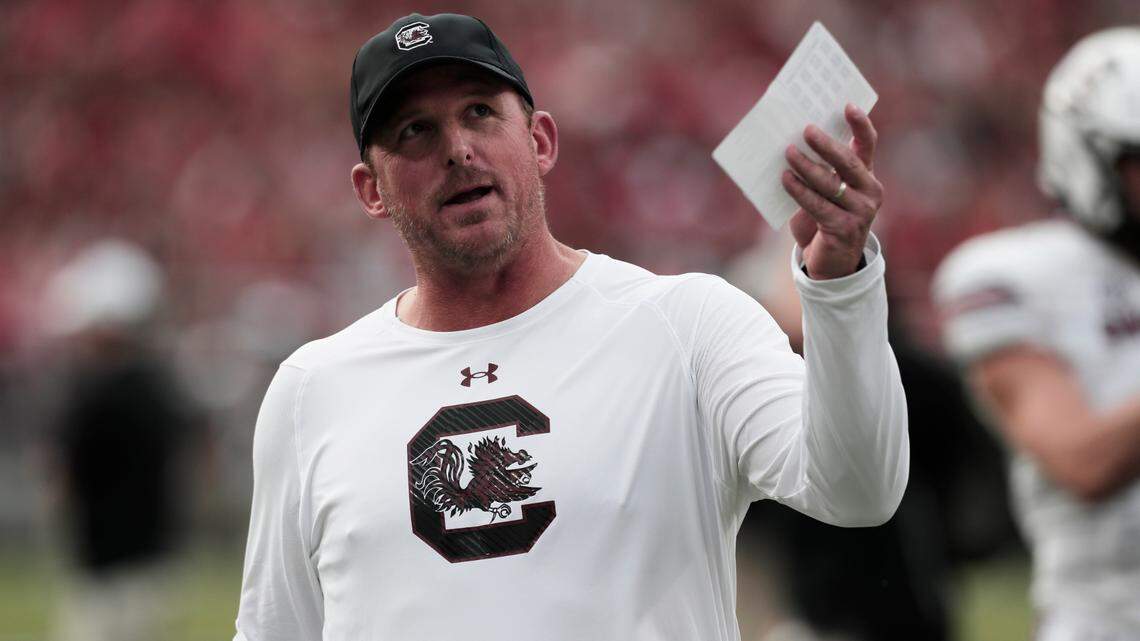 Marcus Satterfield talks to Gamecocks players before South Carolina plays Georgia at Sanford Stadium on Saturday, September 18, 2021.