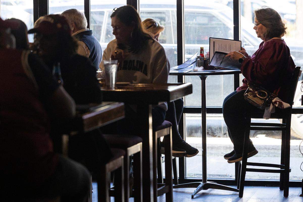 Basketball fans eat, drink and watch the games happening at the nearby Colonial Life Arena at Thirsty Fellow on Friday, March 21, 2025. Many fans eat at the restaurant before heading to the stadium to watch the Gamecocks.