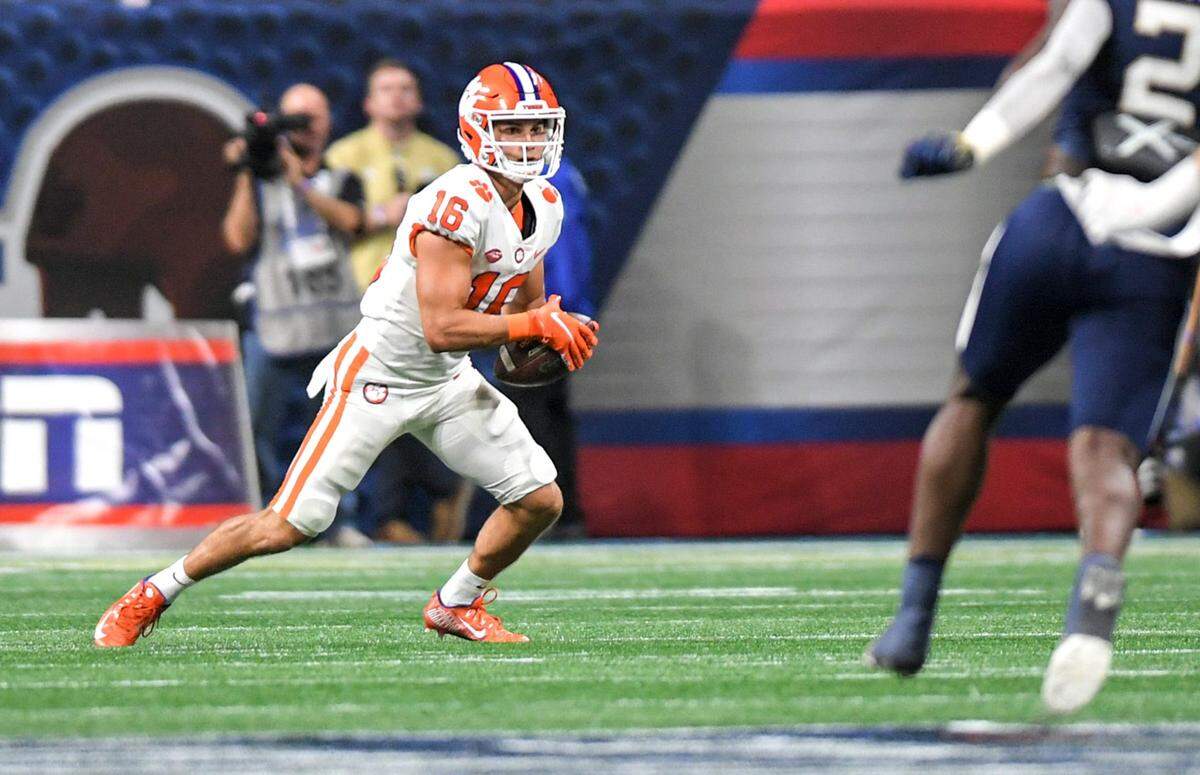 Clemson quarterback Will Taylor (16) returns a punt during the first quarter at the Mercedes-Benz Stadium in Atlanta, Georgia Monday, September 5, 2022. Ncaa Fb Clemson At Georgia Tech