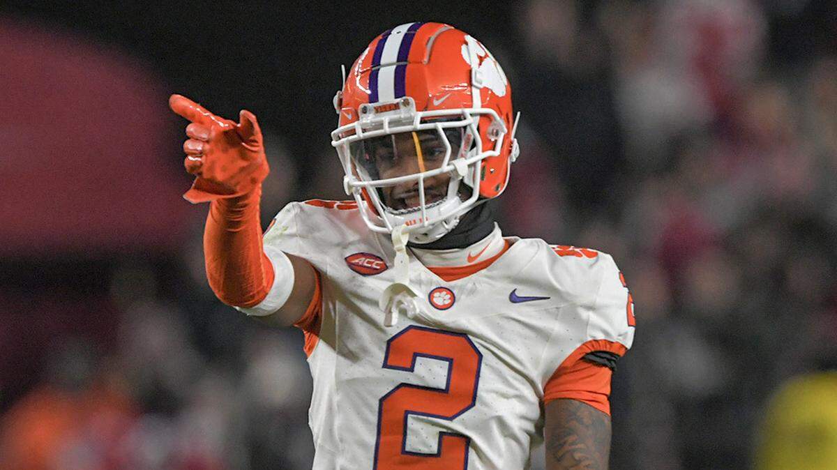 Clemson Tigers cornerback Nate Wiggins (2)